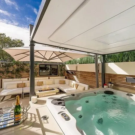 Centrally Located Apartment *